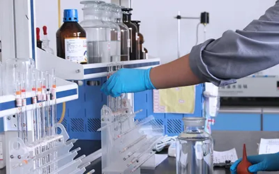 Tıbbi plastik şişeleri seçmek için dört kriter nelerdir?